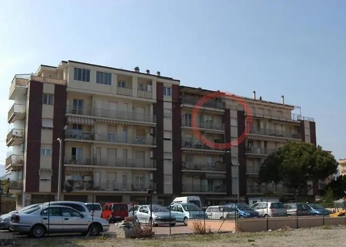 - Iris - * Vallecrosia