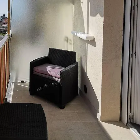 - Iris - Apartment